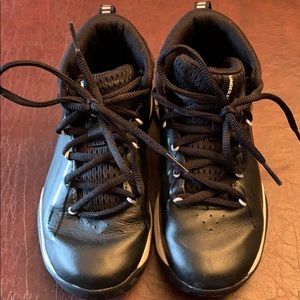 Boys Under Armour Tennis shoes-Excellent condition